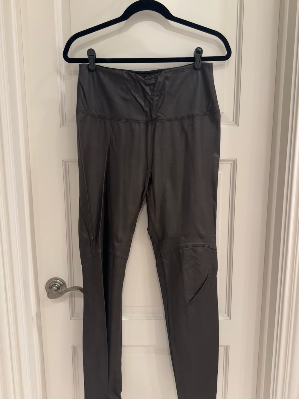 Lyssé Sleek Black Faux-Leather Leggings